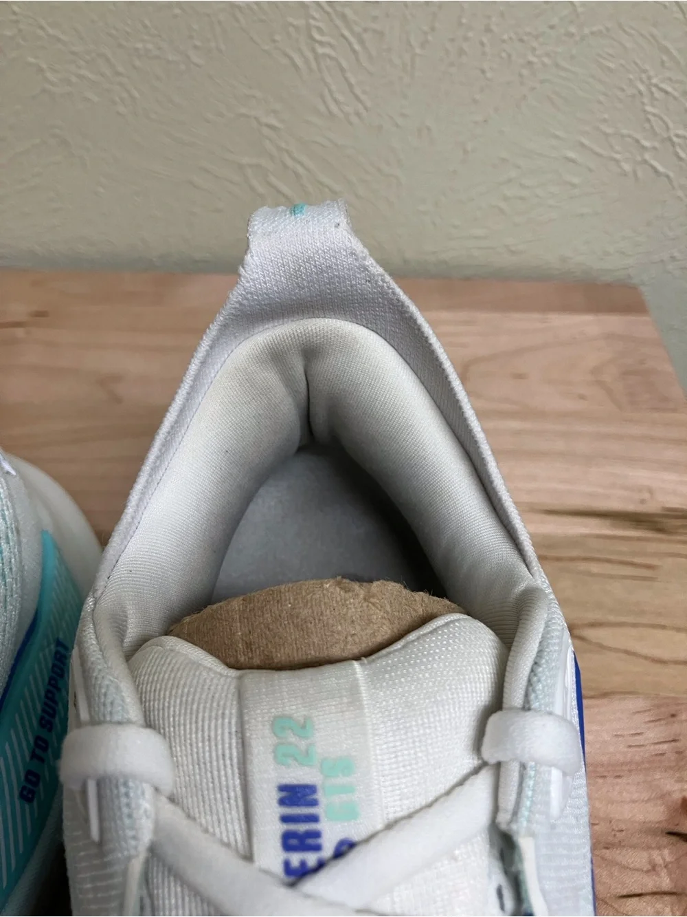 Brooks mint green